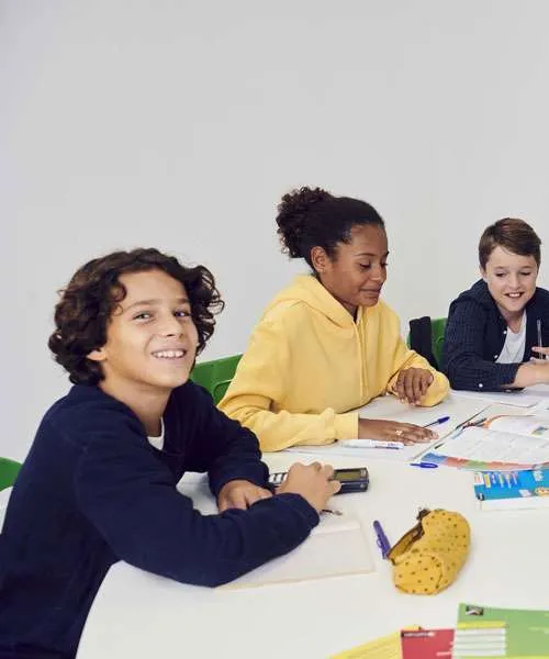 élèves en cours collectif de maths niveau collège avec Institut Molière