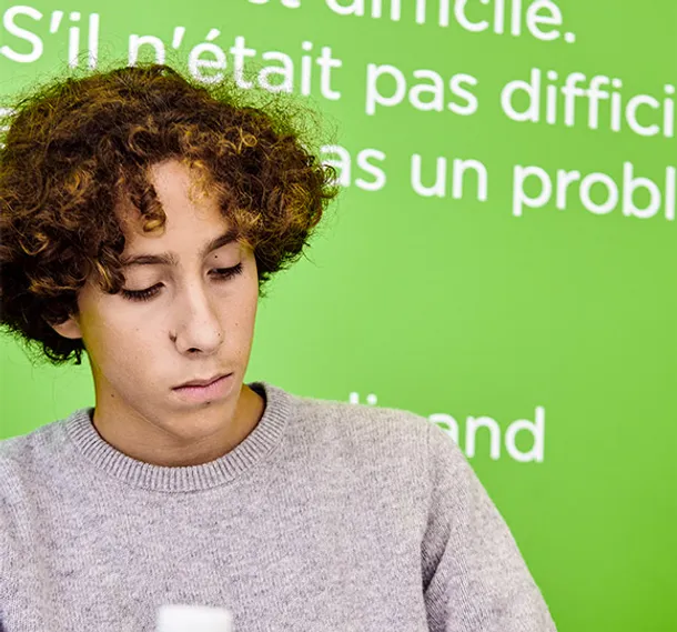Élève de 3ème révisant pour son bac avec Institut Molière