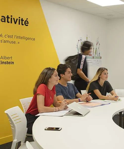 Classe eleves groupe Institut Molière