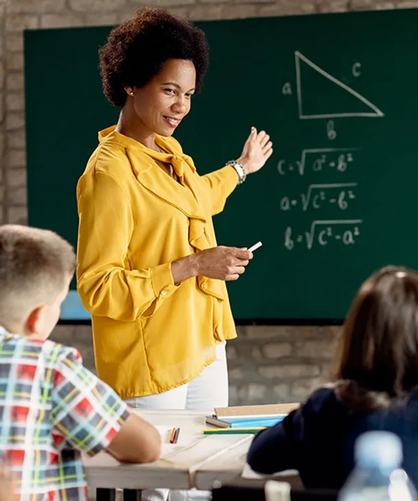 Cours de maths niveau primaire avec enseignante Institut Molière