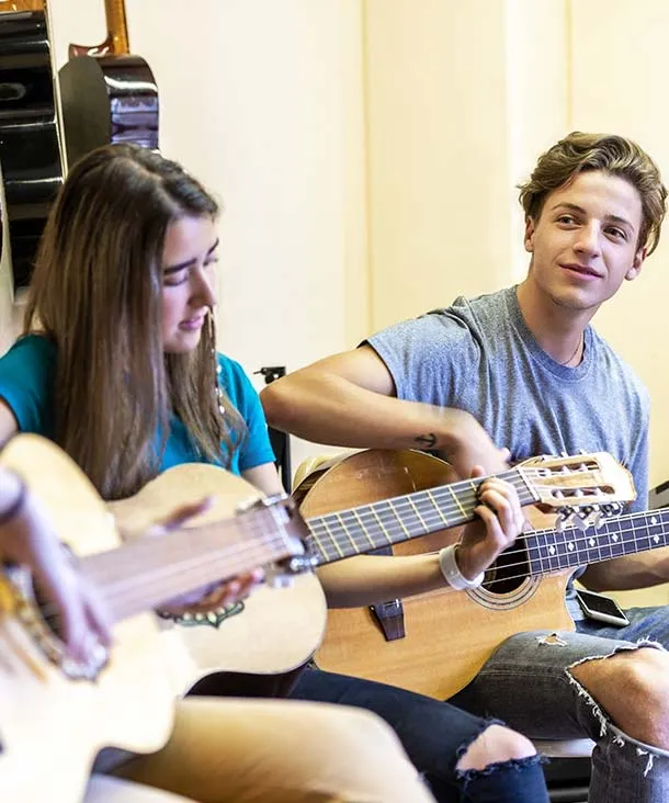 Cours collectifs de guitare avec Institut Molière