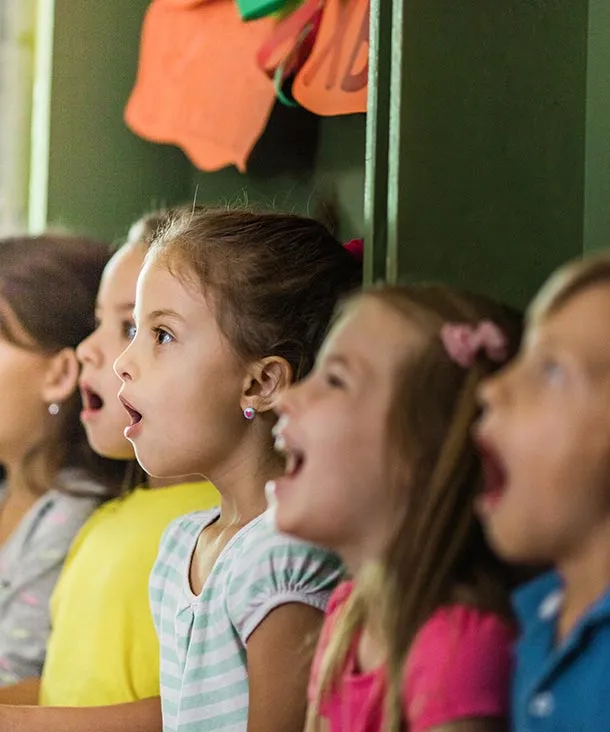 Stages et cours collectifs de chant pour enfants avec Institut Molière