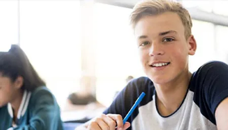 Collegien en cours avec Institut Molière