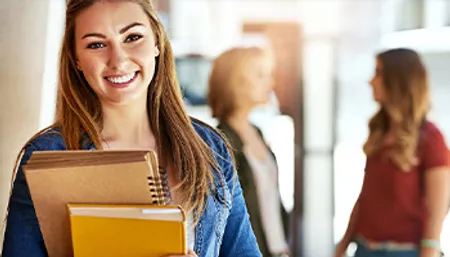 Lycéenne qui se prépare à son bac